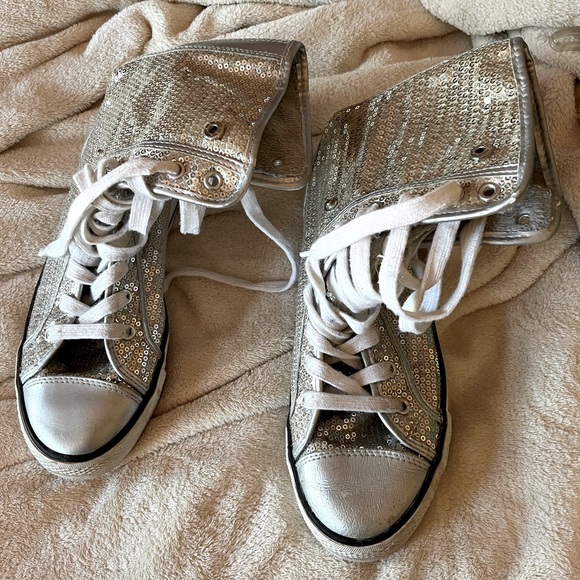 Sequined high tops, size 8M - Picture 2 of 6